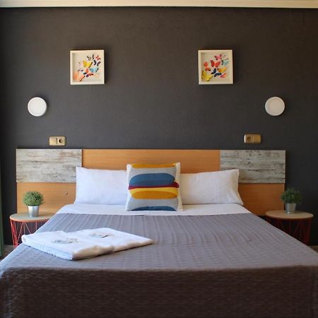 Hotel Rodsan Suizo กาสเตย์เดเฟลส์ ภายนอก รูปภาพ