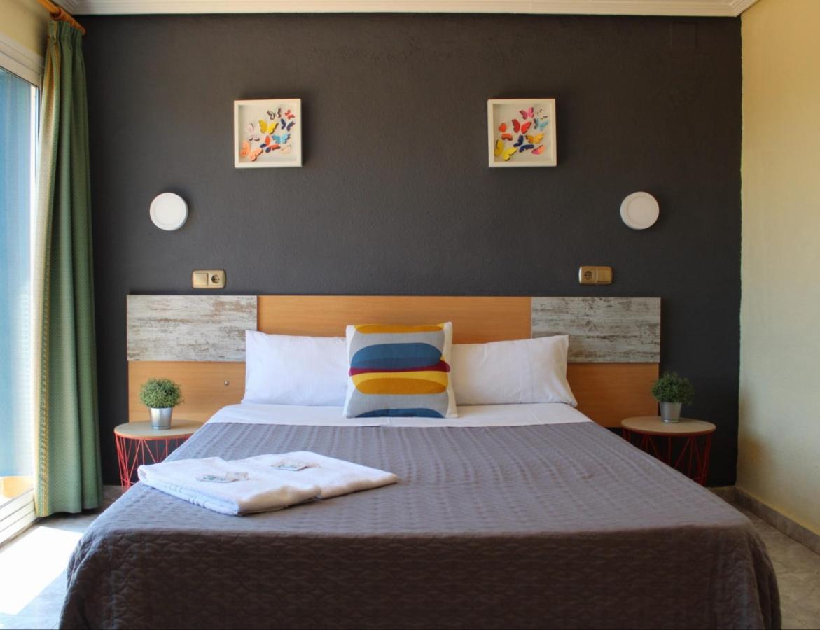 Hotel Rodsan Suizo กาสเตย์เดเฟลส์ ภายนอก รูปภาพ