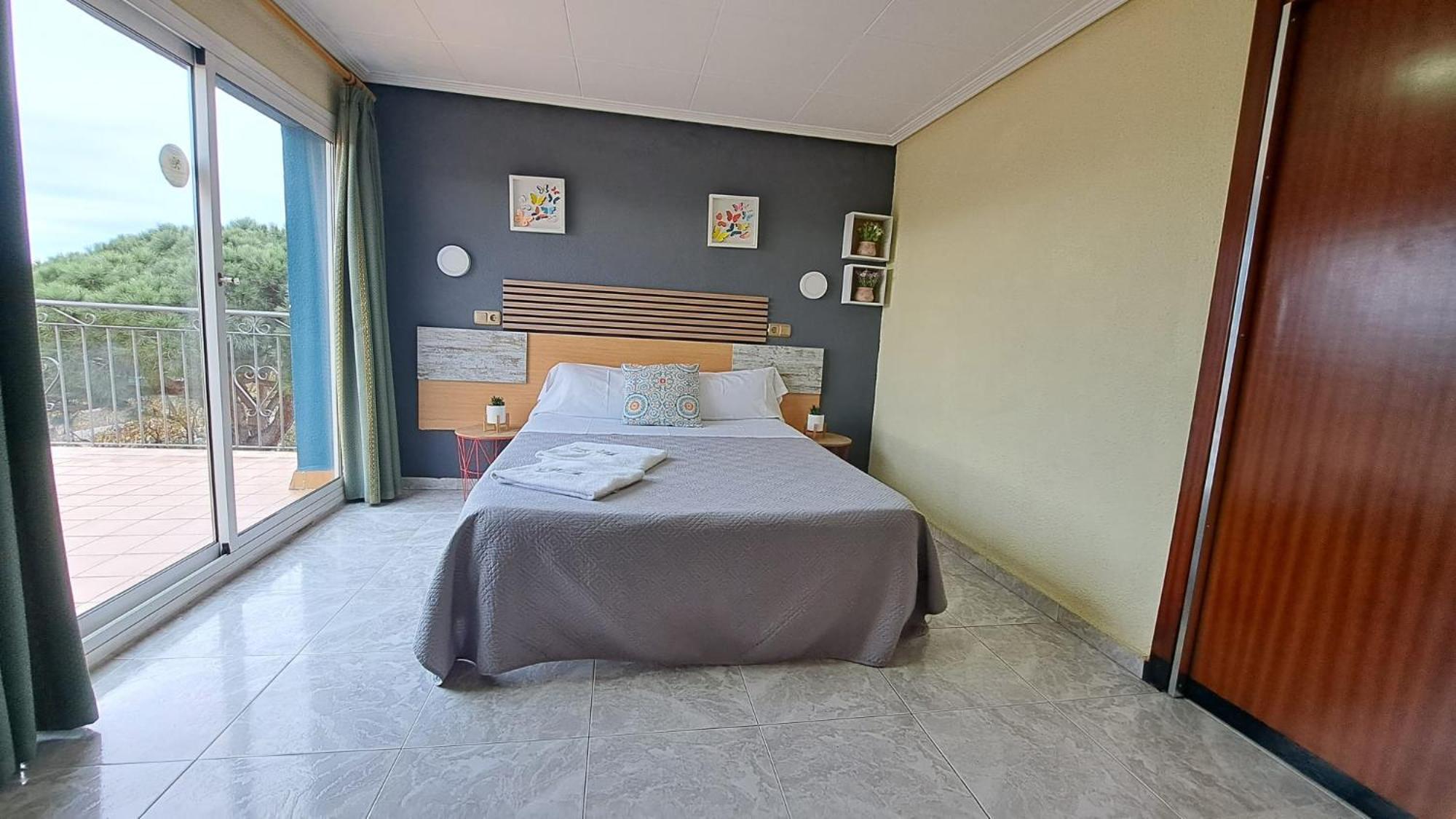 Hotel Rodsan Suizo กาสเตย์เดเฟลส์ ภายนอก รูปภาพ