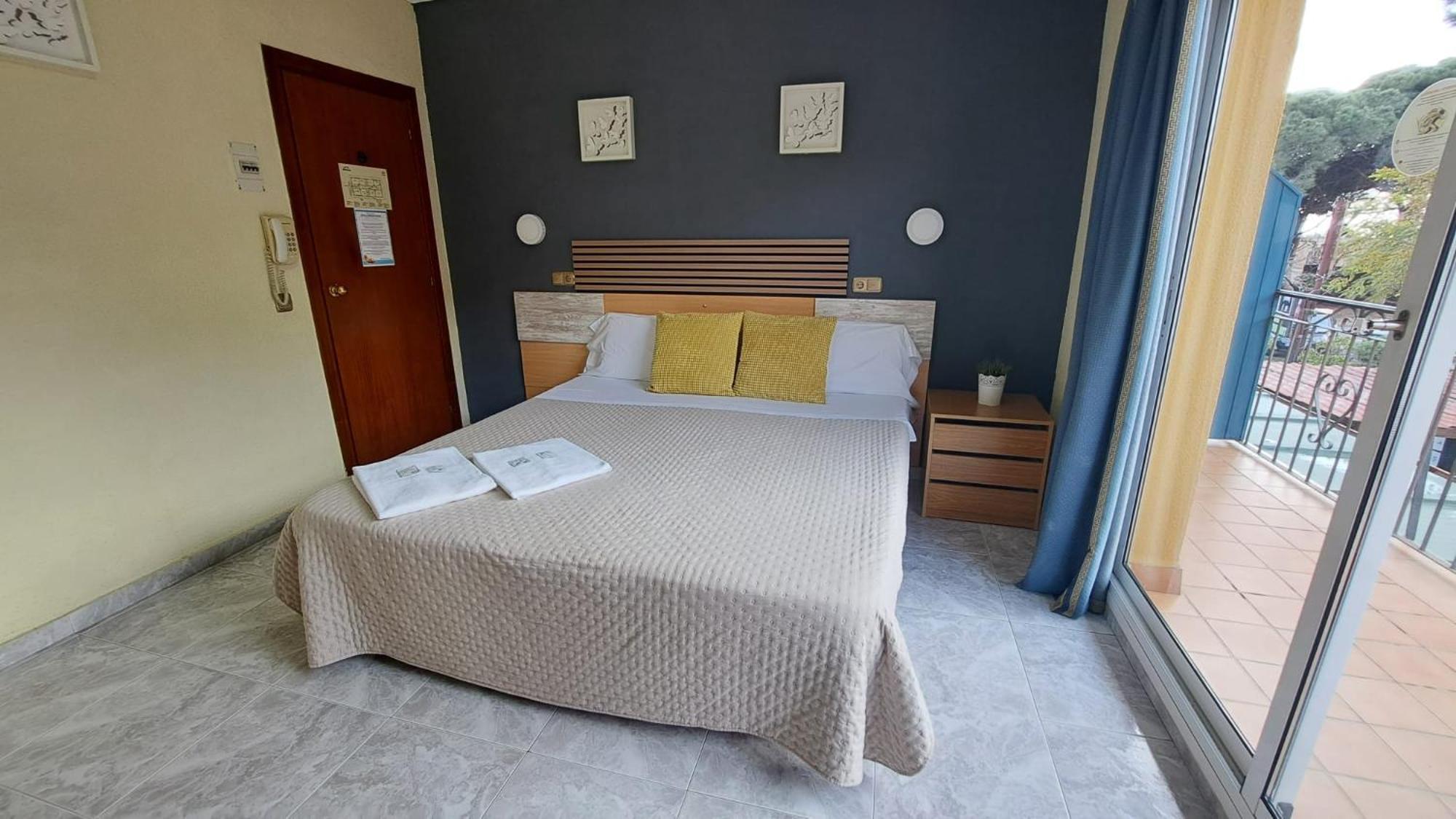 Hotel Rodsan Suizo กาสเตย์เดเฟลส์ ภายนอก รูปภาพ